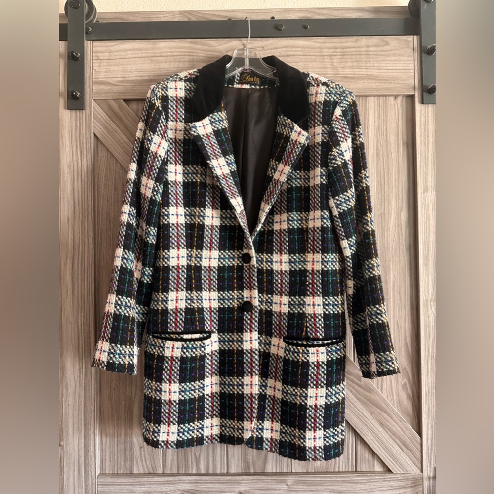 VTG Stylish Plaid Women's Blazer with Black Accents